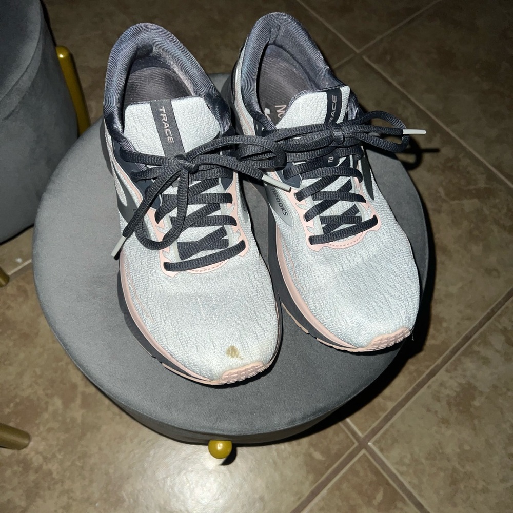 Brooks - Picture 3 of 5